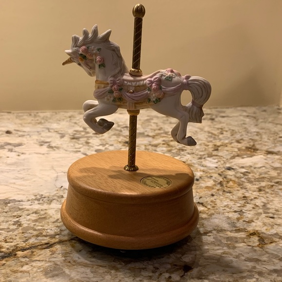 EUC/GUC Ceramic Carousel Unicorn, Musical, Wood Wind-Up Turntable, Vintage - Picture 5 of 10